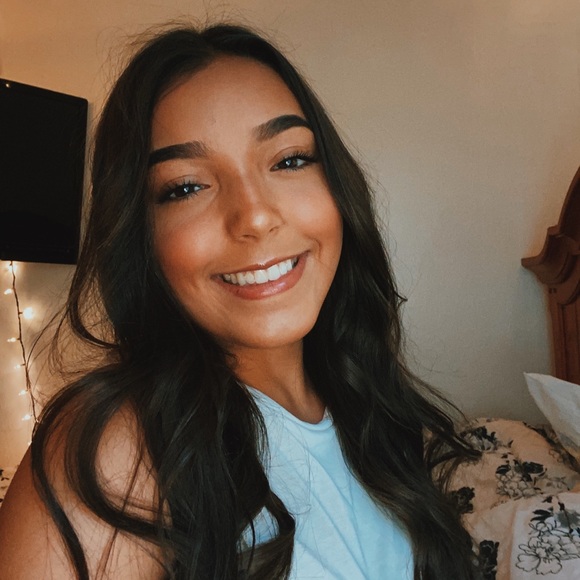 Meet your Posher, Isabella - Picture 1 of 3